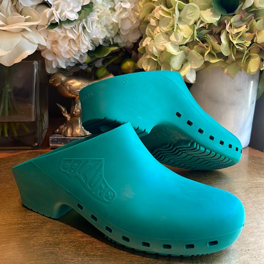 Calzuro Clogs in Vibrant Green | Lightly Worn!